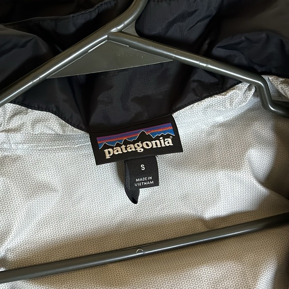 Patagonia Raincoat size smalll - Picture 4 of 11